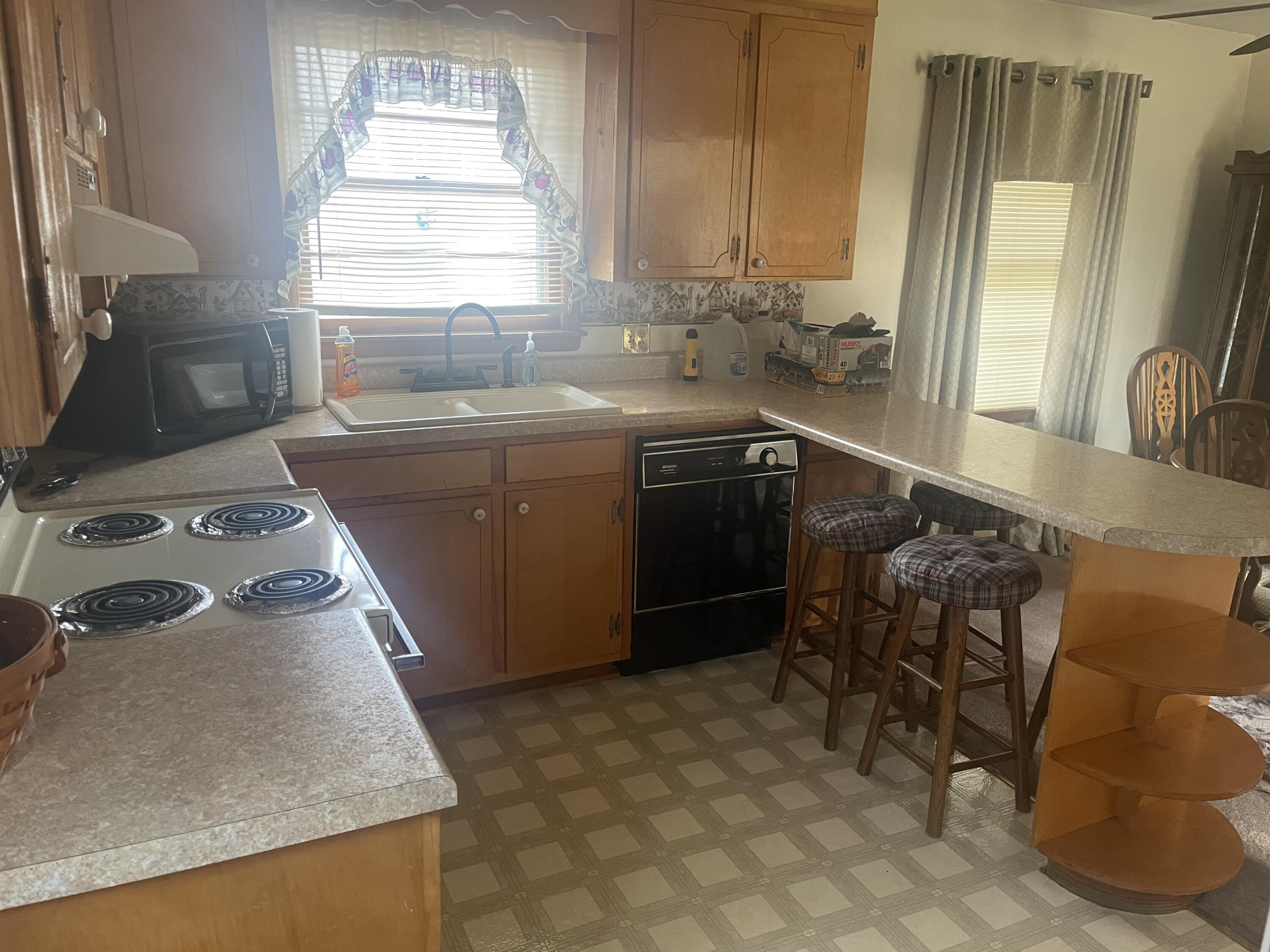1077 Ross Road Vinton, VA 24179 - Photo 10 of 20 Kitchen