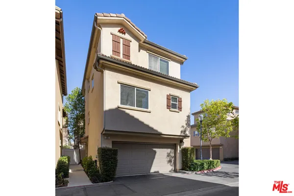 $3,850 | 6840 De Celis Place, Unit 25, Van Nuys, CA 91406