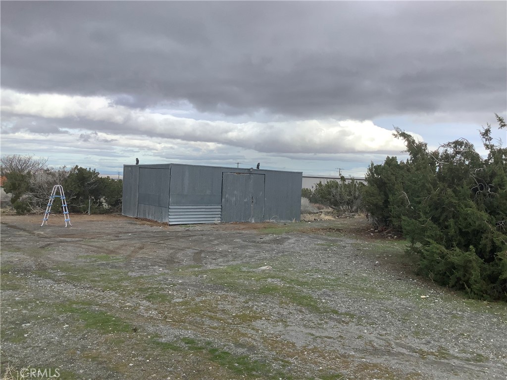 2830 Phelan Road Phelan, CA 92371 - Photo 8 of 10 a view of a backyard