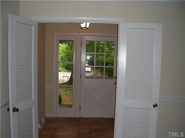 4905 Baylor Court Raleigh, NC 27609 - Photo 4 of 6