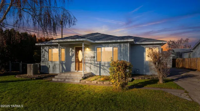 a view of house with backyard and patio