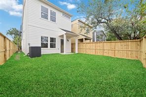 4010 Dreyfus Street Houston, TX 77021 - Photo 39 of 41 Fully fenced yard!