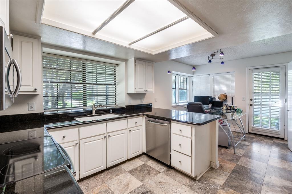 14813 Sopras Circle Addison, TX 75001 - Photo 13 of 31