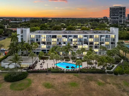 $265,000 | 1830 Embassy Drive, Unit 607, West Palm Beach, FL 33401