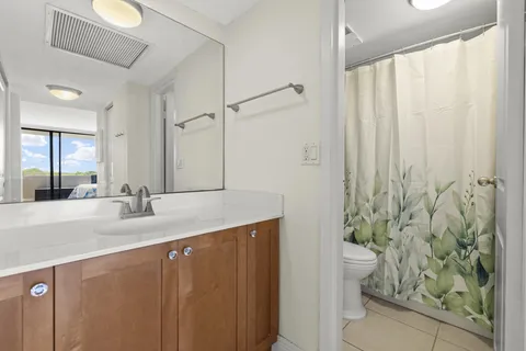 $265,000 | 1830 Embassy Drive, Unit 607, West Palm Beach, FL 33401