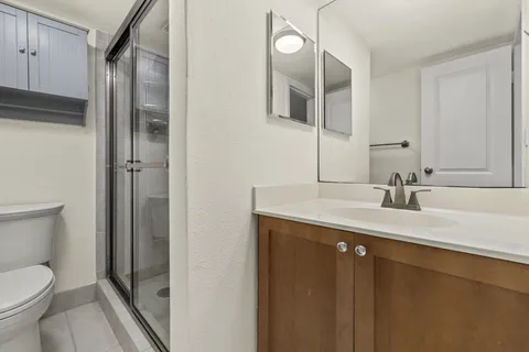 $265,000 | 1830 Embassy Drive, Unit 607, West Palm Beach, FL 33401