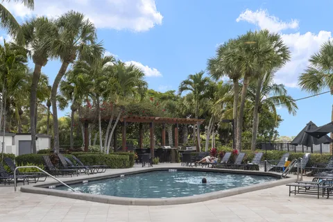 $265,000 | 1830 Embassy Drive, Unit 607, West Palm Beach, FL 33401