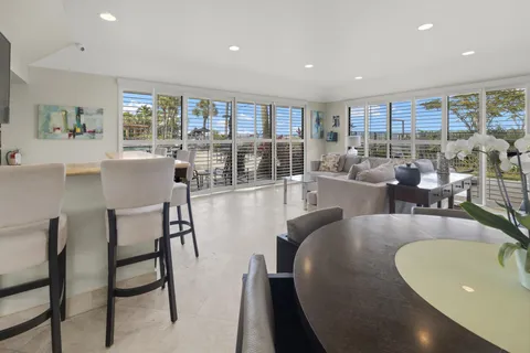 $265,000 | 1830 Embassy Drive, Unit 607, West Palm Beach, FL 33401