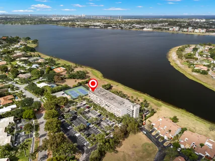 $265,000 | 1830 Embassy Drive, Unit 607, West Palm Beach, FL 33401