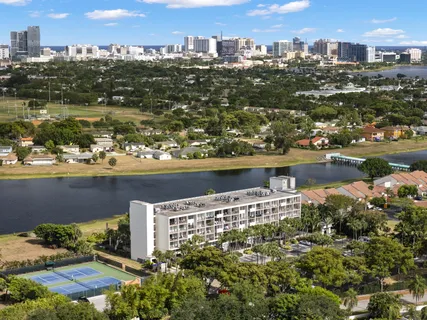 $265,000 | 1830 Embassy Drive, Unit 607, West Palm Beach, FL 33401