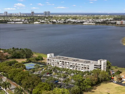 $265,000 | 1830 Embassy Drive, Unit 607, West Palm Beach, FL 33401