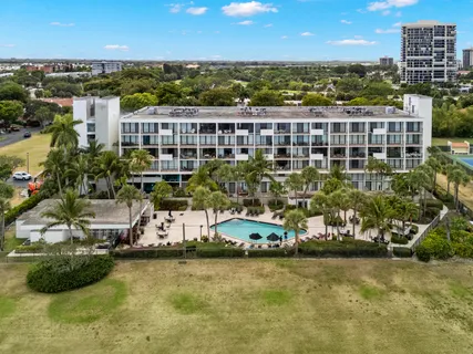 $265,000 | 1830 Embassy Drive, Unit 607, West Palm Beach, FL 33401