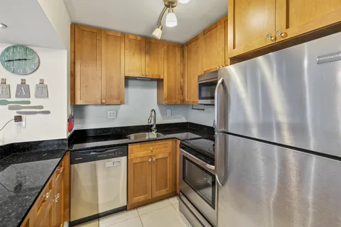 $265,000 | 1830 Embassy Drive, Unit 607, West Palm Beach, FL 33401