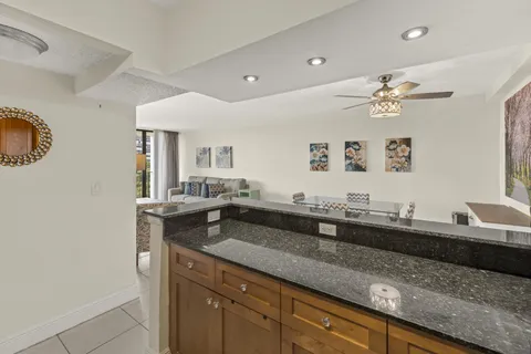 $265,000 | 1830 Embassy Drive, Unit 607, West Palm Beach, FL 33401