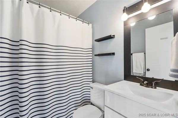 $189,500 | 875 Parkside Place, Unit 402D, Osage Beach, MO 65065