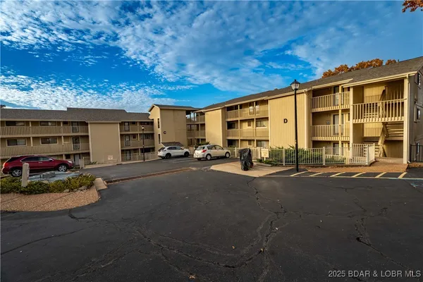 $189,500 | 875 Parkside Place, Unit 402D, Osage Beach, MO 65065