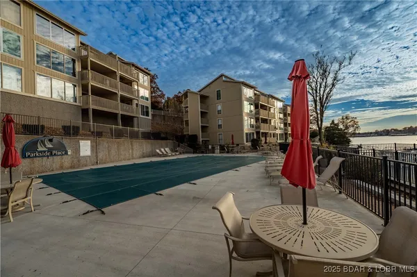 $189,500 | 875 Parkside Place, Unit 402D, Osage Beach, MO 65065