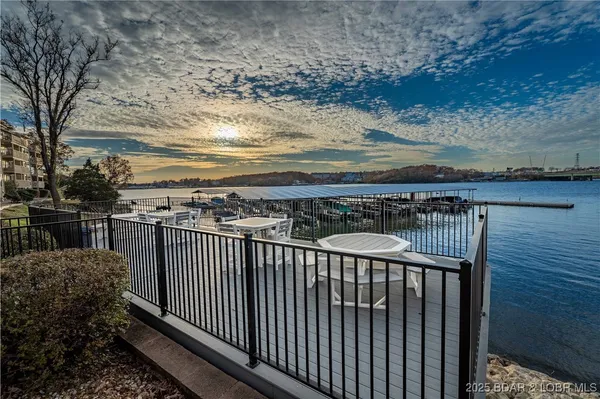 $189,500 | 875 Parkside Place, Unit 402D, Osage Beach, MO 65065