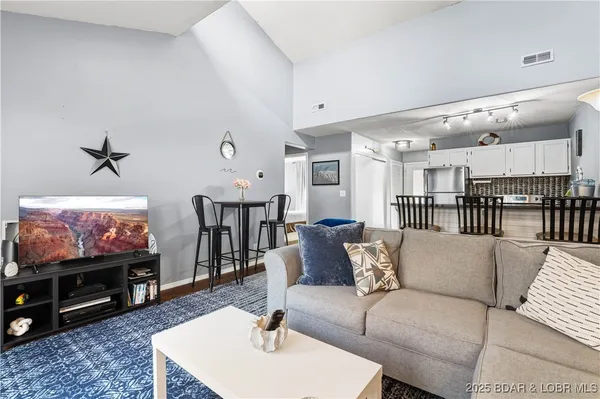 $179,500 | 875 Parkside Place, Unit 402D, Osage Beach, MO 65065