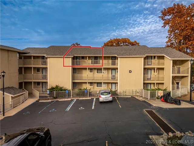 $215,000 | 875 Parkside Place, Unit 402D, Osage Beach, MO 65065