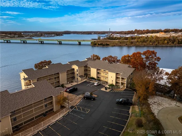 $215,000 | 875 Parkside Place, Unit 402D, Osage Beach, MO 65065