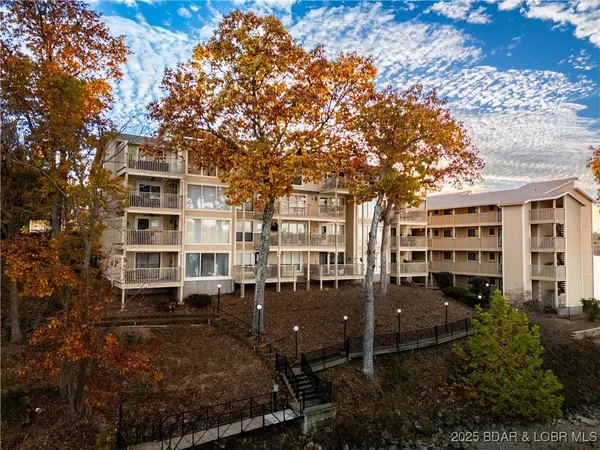 $189,500 | 875 Parkside Place, Unit 402D, Osage Beach, MO 65065