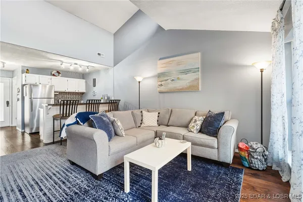 $189,500 | 875 Parkside Place, Unit 402D, Osage Beach, MO 65065