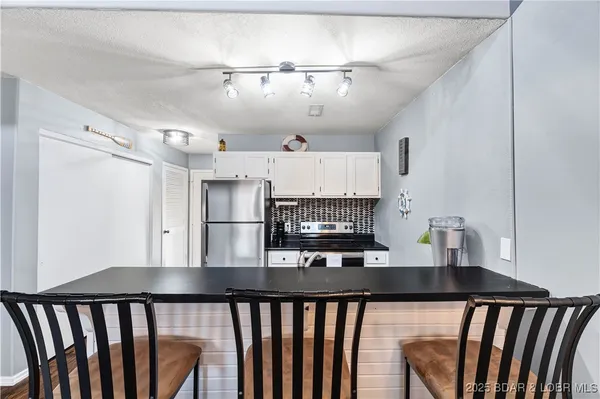 $189,500 | 875 Parkside Place, Unit 402D, Osage Beach, MO 65065