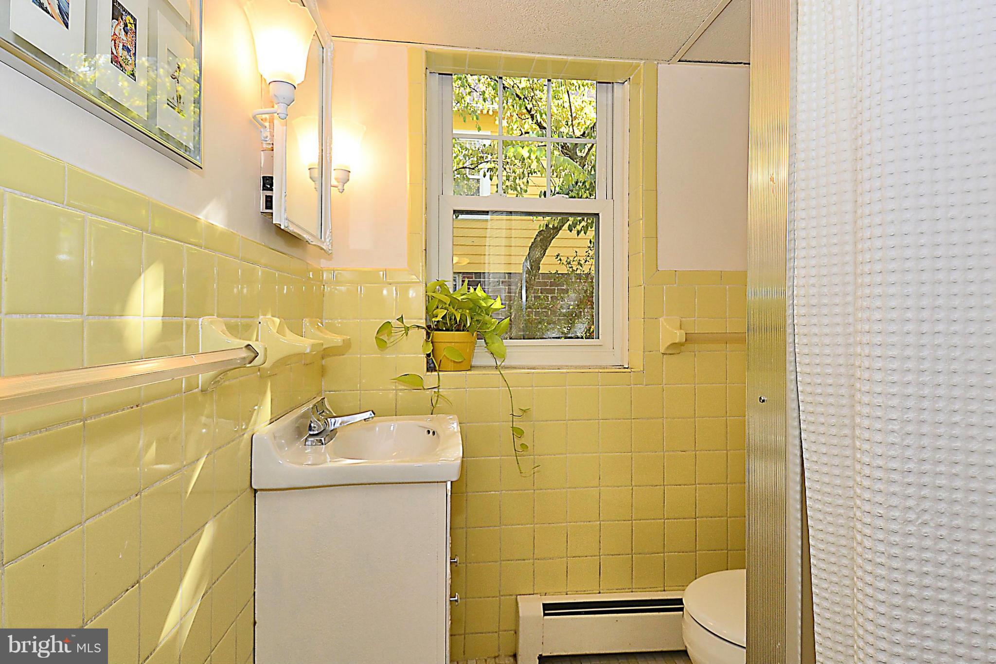 721 Boundary Avenue Silver Spring, MD 20910 - Photo 15 of 26 Bath