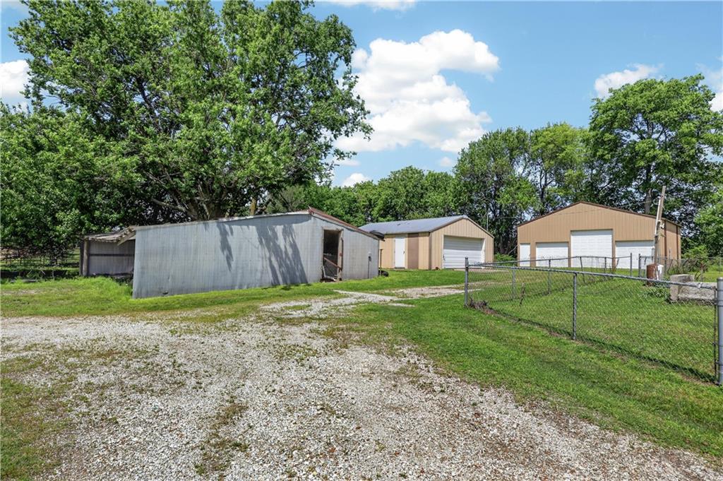10784 Southwest 70th Street Chetopa, KS 67336 - Photo 10 of 38