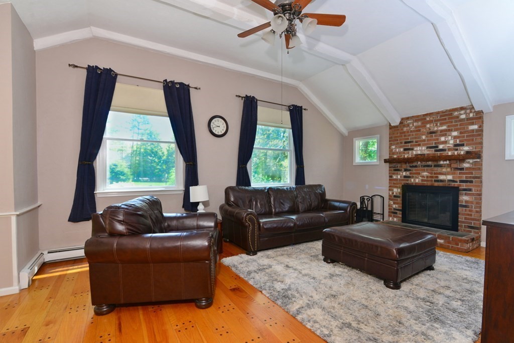 13 Robin Road Norfolk, MA 02056 - Photo 17 of 38 Gallery Image 17