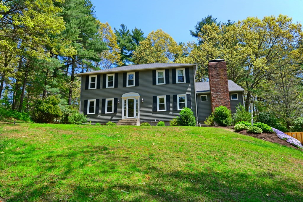 13 Robin Road Norfolk, MA 02056 - Photo 2 of 38 Gallery Image 2