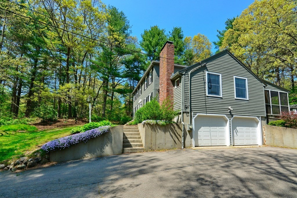 13 Robin Road Norfolk, MA 02056 - Photo 3 of 38 Gallery Image 3