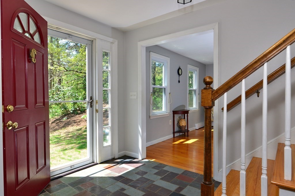 13 Robin Road Norfolk, MA 02056 - Photo 9 of 38 Gallery Image 9
