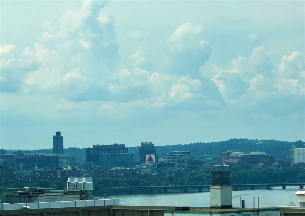 8 Whittier Place, Unit 21E Boston, MA 02114 - Photo 24 of 34 a view of a city