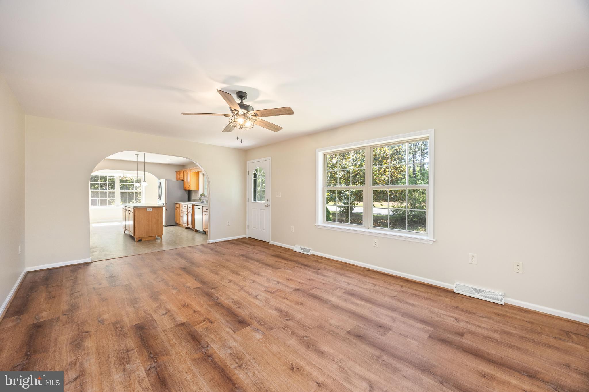 6635 Libertytown Road Berlin, MD 21811 - Photo 24 of 88 Living Room