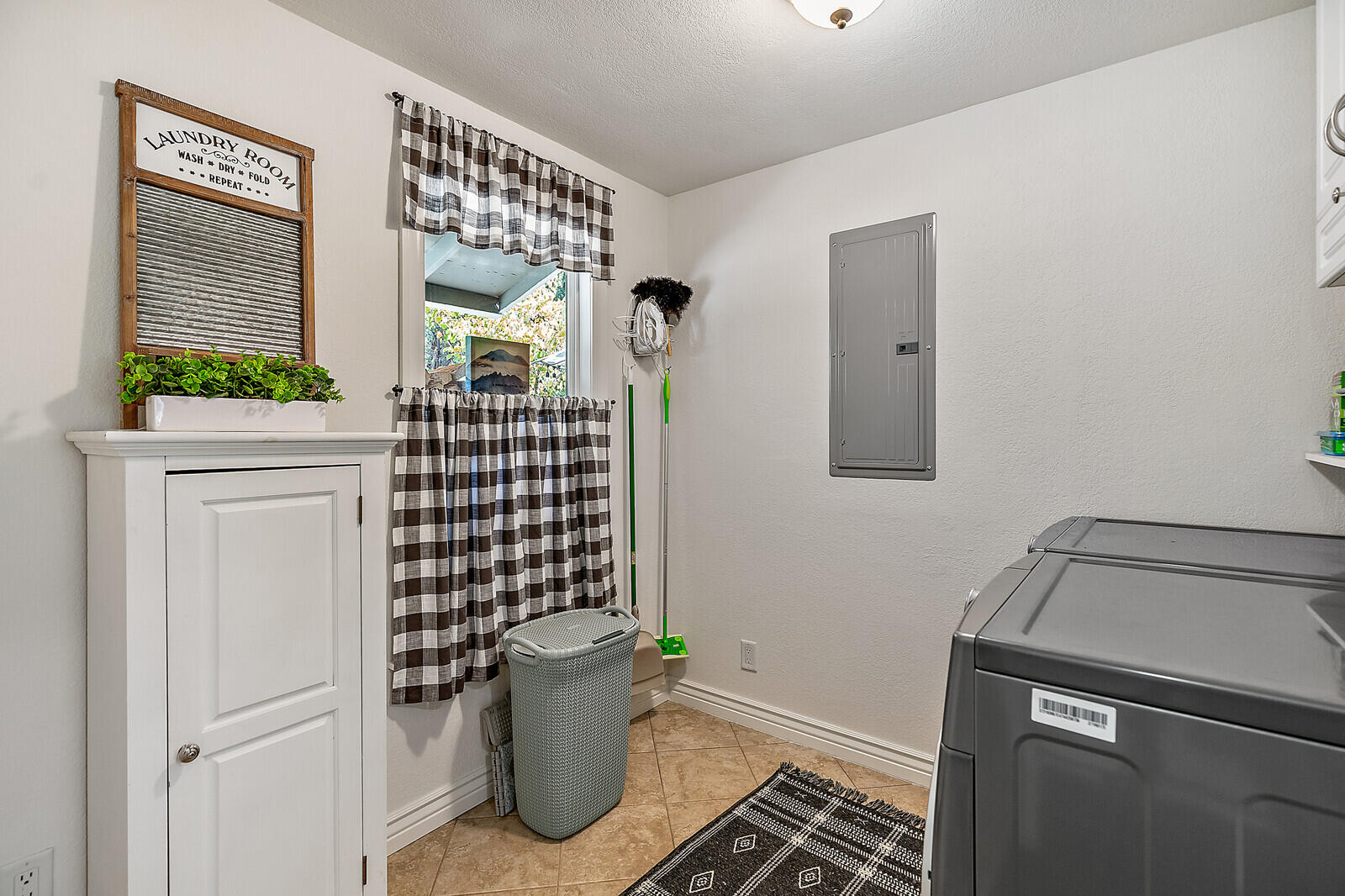 1011 Upper Applegate Road Jacksonville, OR 97530 - Photo 24 of 49 a bathroom with a sink and a mirror