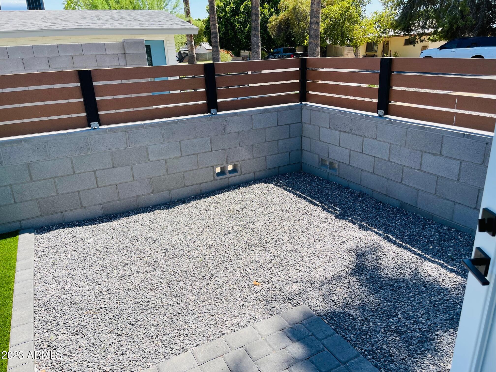 6233 North 13th Place, Unit 1 Phoenix, AZ 85014 - Photo 11 of 20 a view of small space with street