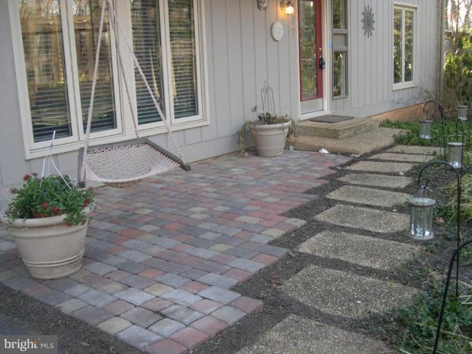 1327 Buttermilk Lane Reston, VA 20190 - Photo 3 of 30 Front Walkway