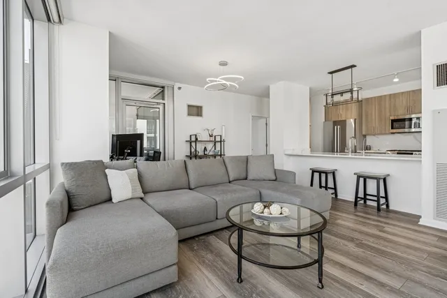 $669,000 | 125 South Green Street, Unit 503A, Chicago, IL 60607