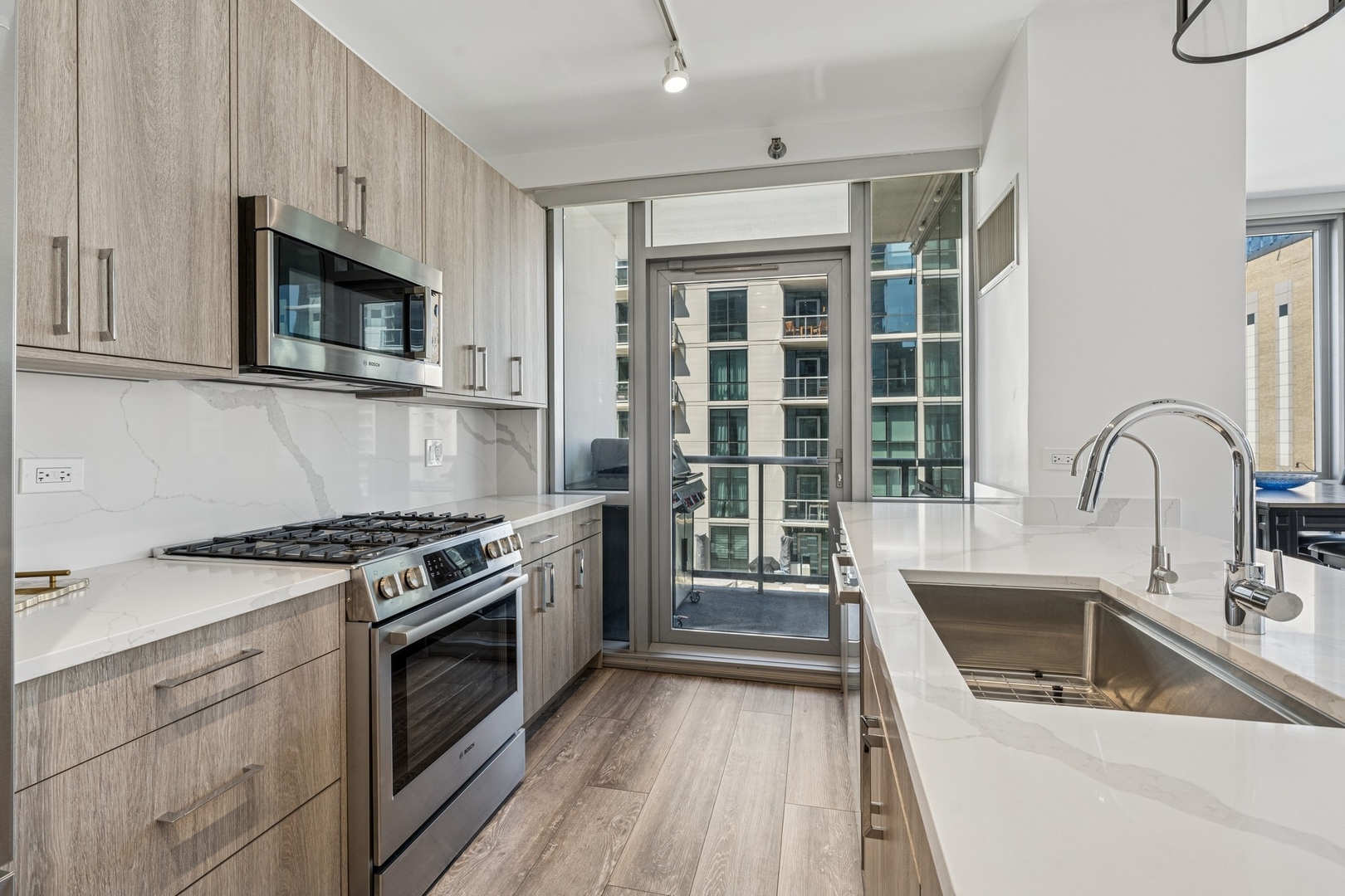 125 South Green Street, Unit 503A Chicago, IL 60607 - Photo 8 of 27