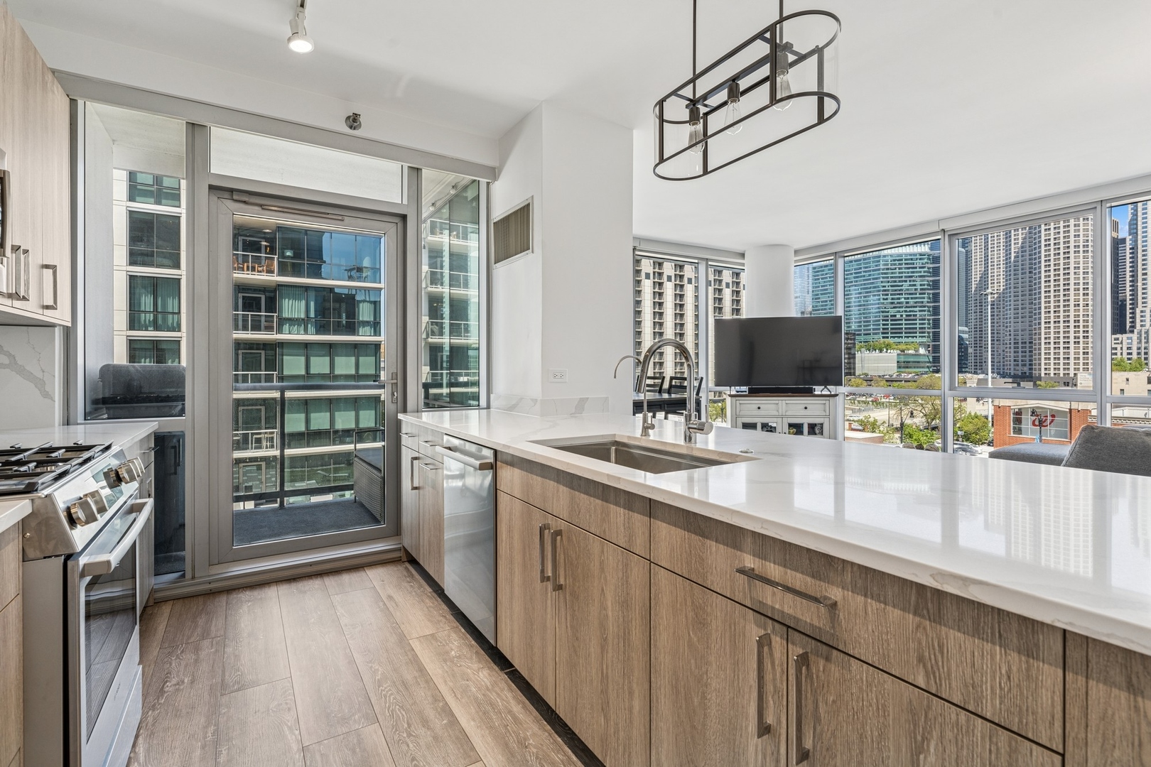 125 South Green Street, Unit 503A Chicago, IL 60607 - Photo 9 of 27