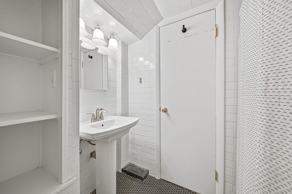 15 Trowbridge Street, Unit 12A Cambridge, MA 02138 - Photo 27 of 41