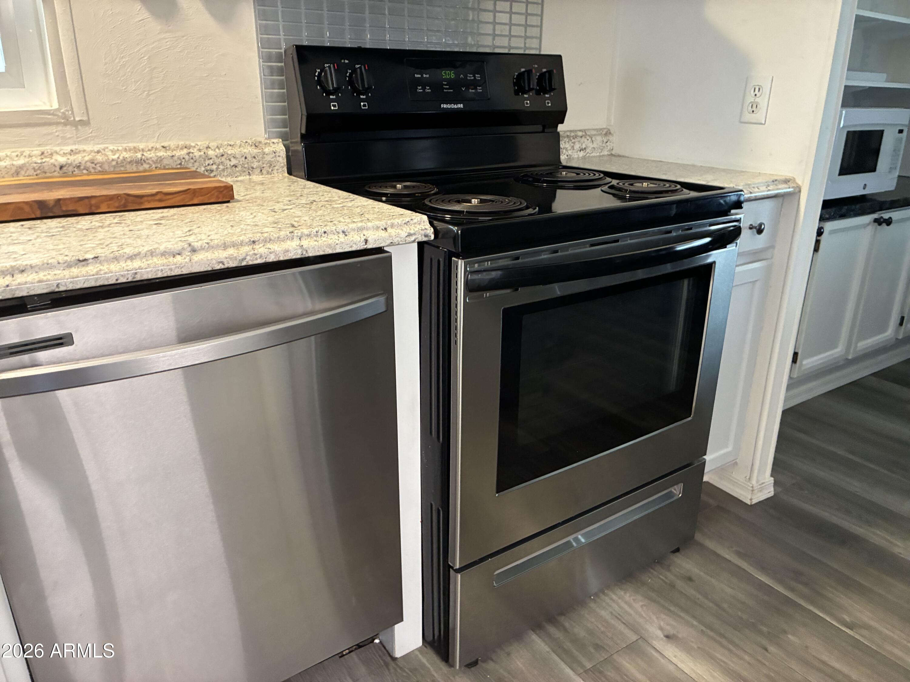 53 North Mountain Road, Unit 58 Apache Junction, AZ 85120 - Photo 13 of 39 a stove top oven sitting inside of a kitchen