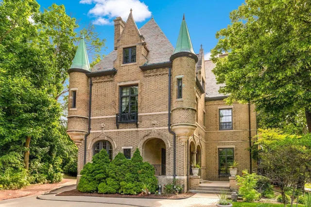 $4,200,000 | 3266 North Lake Drive, Milwaukee, WI 53211