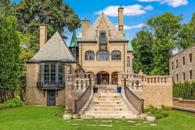 $4,200,000 | 3266 North Lake Drive, Milwaukee, WI 53211