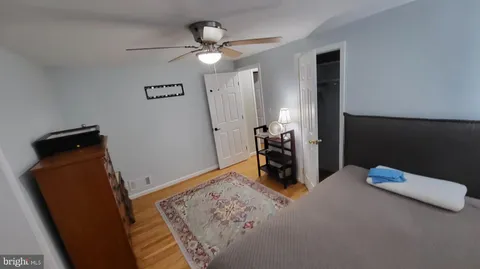 a view of livingroom with furniture and a ceiling fan