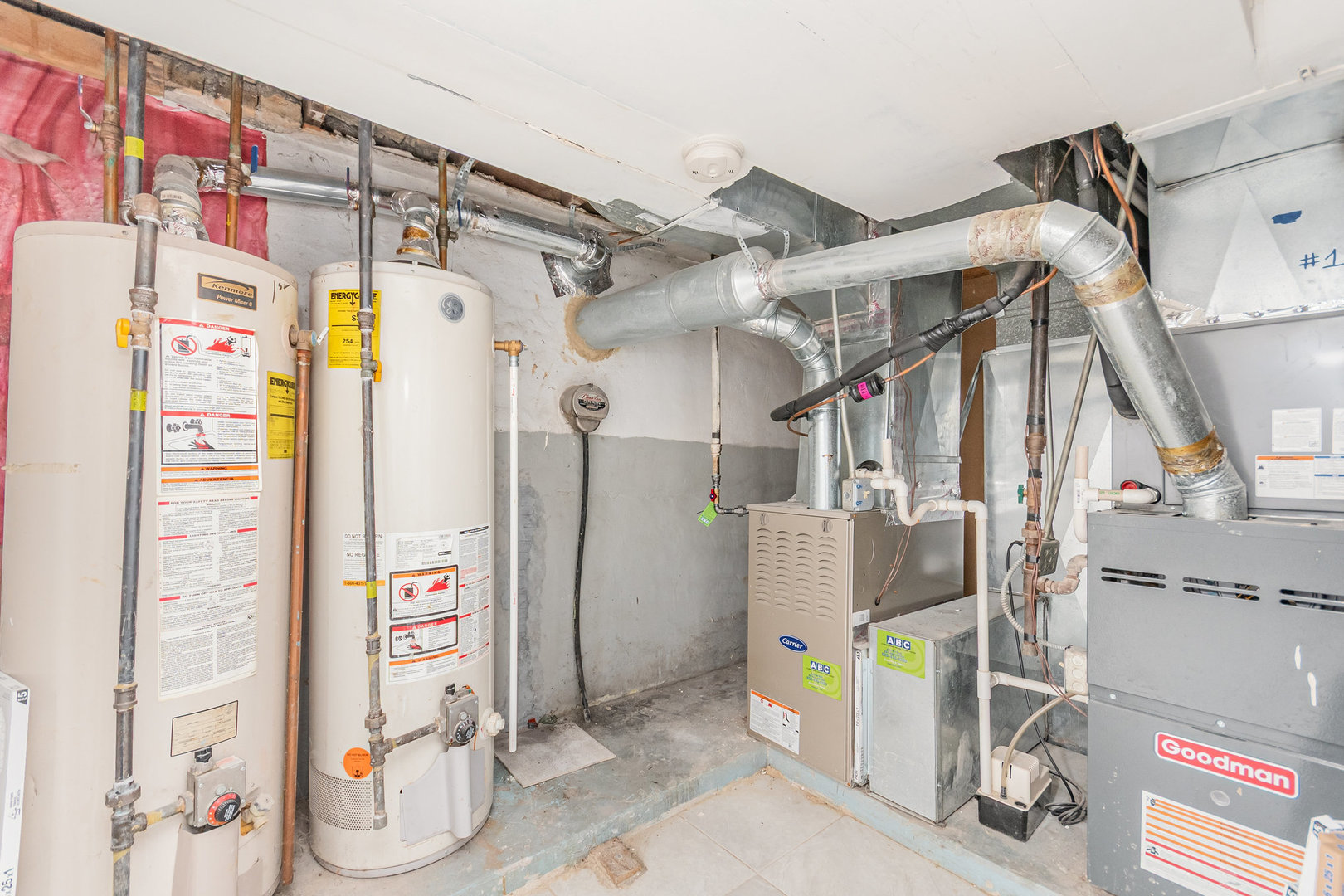 1250 North Monitor Avenue Chicago, IL 60651 - Photo 22 of 28 a utility room with dryer and washer