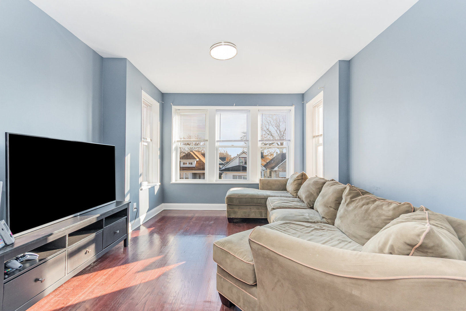 1250 North Monitor Avenue Chicago, IL 60651 - Photo 3 of 28 a living room with furniture and a flat screen tv