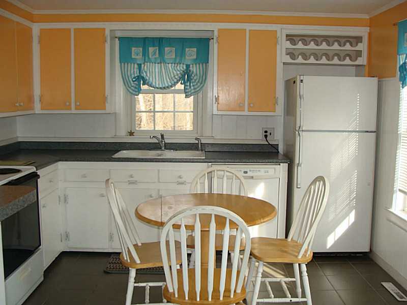 284 Mautucket Road South Kingstown, RI 02879 - Photo 3 of 12 Kitchen.